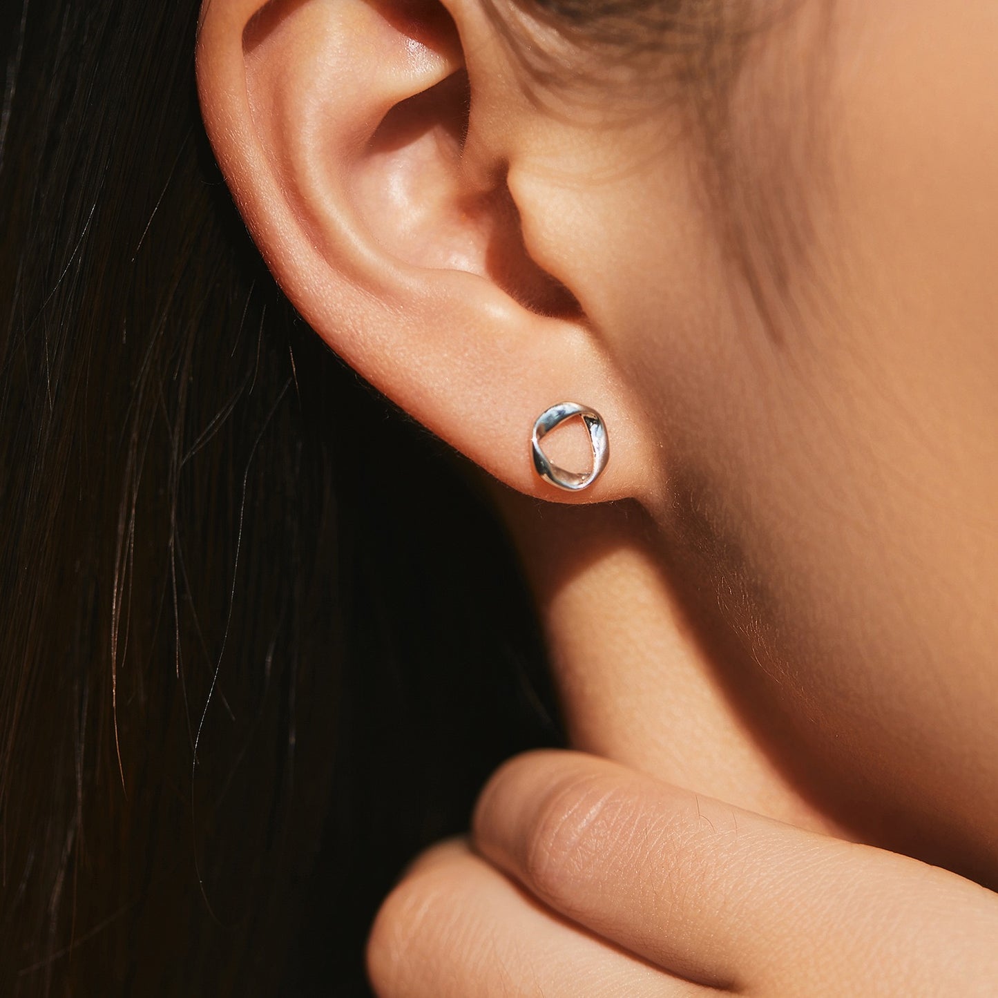 Náušnice Minimalistický geometrický oblúk