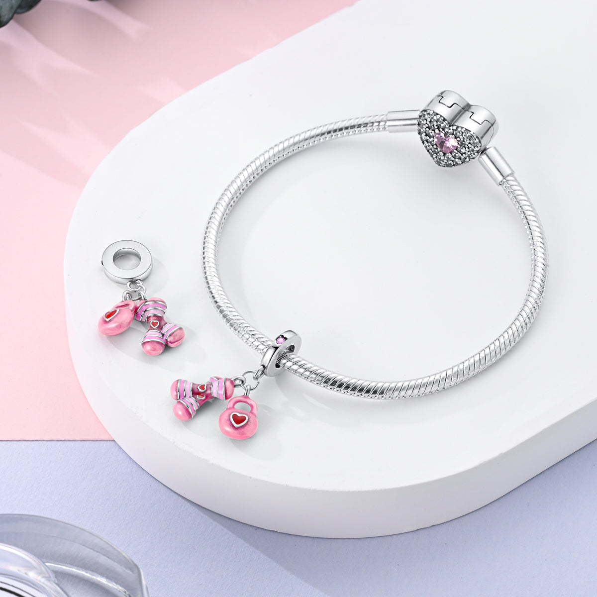 Ružové činky a kettlebell