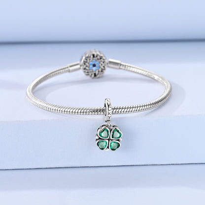 Štvorlístok šťastia so zelenými srdiečkami