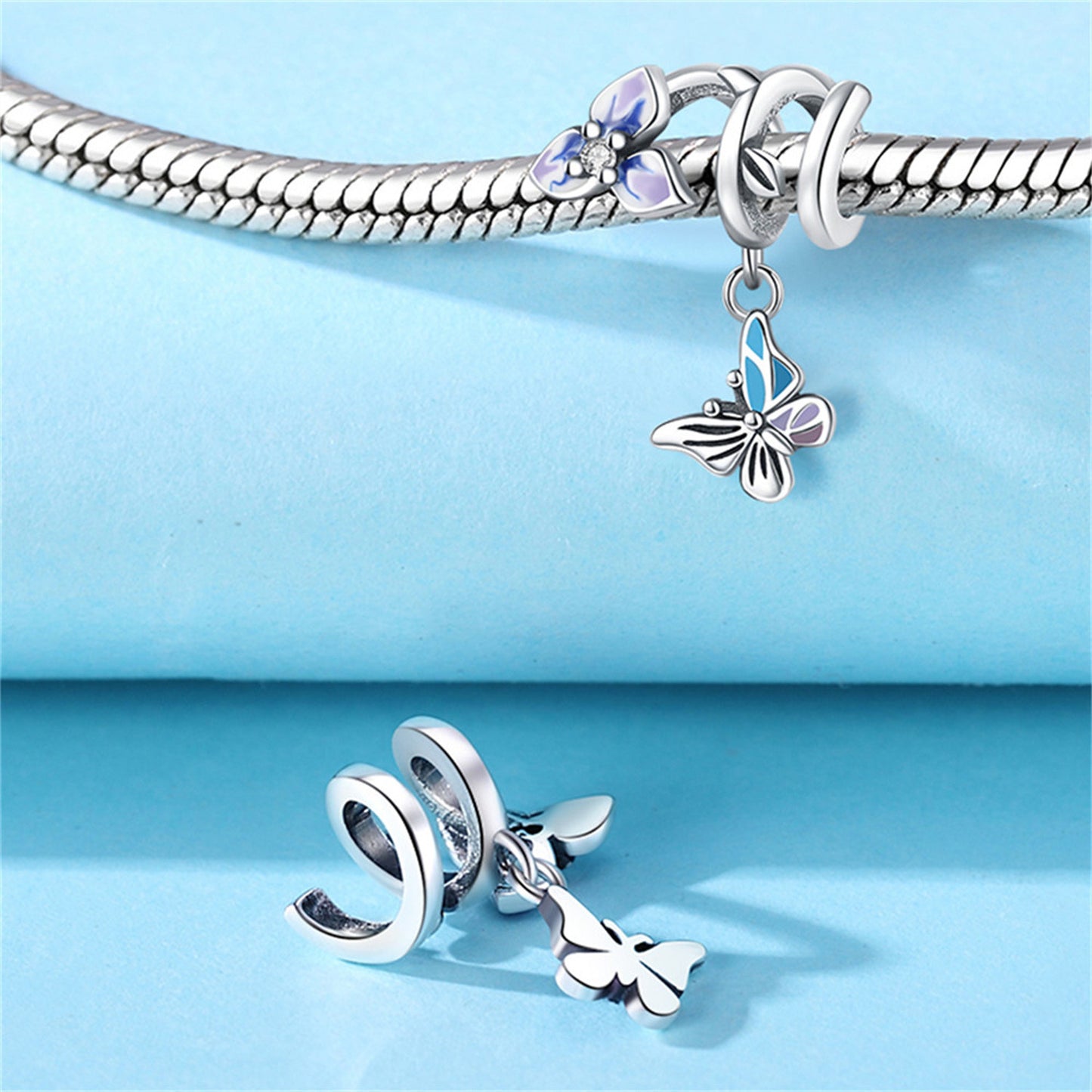 Prívesok Motýľ na kvete