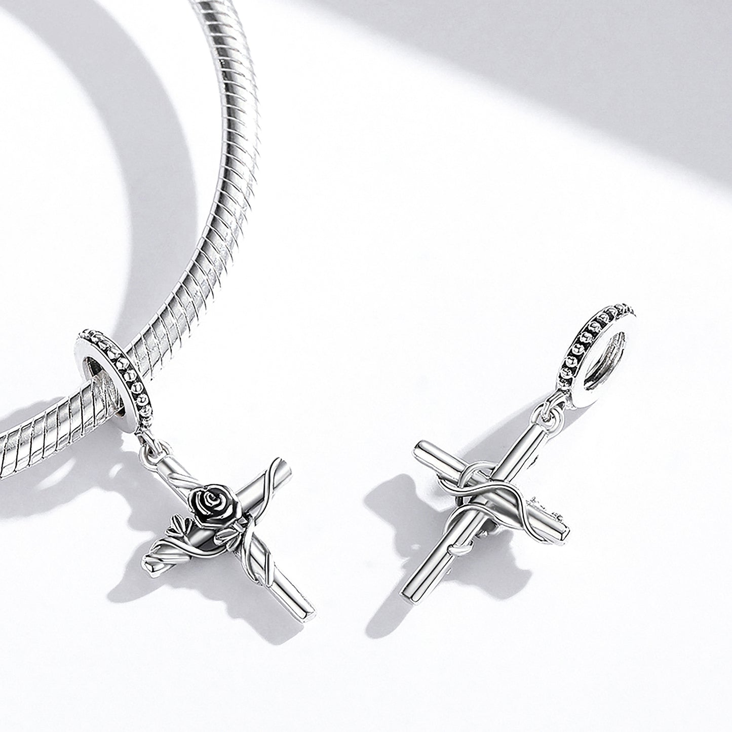 Prívesok Kríž s Ružou