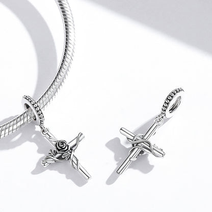 Prívesok Kríž s Ružou