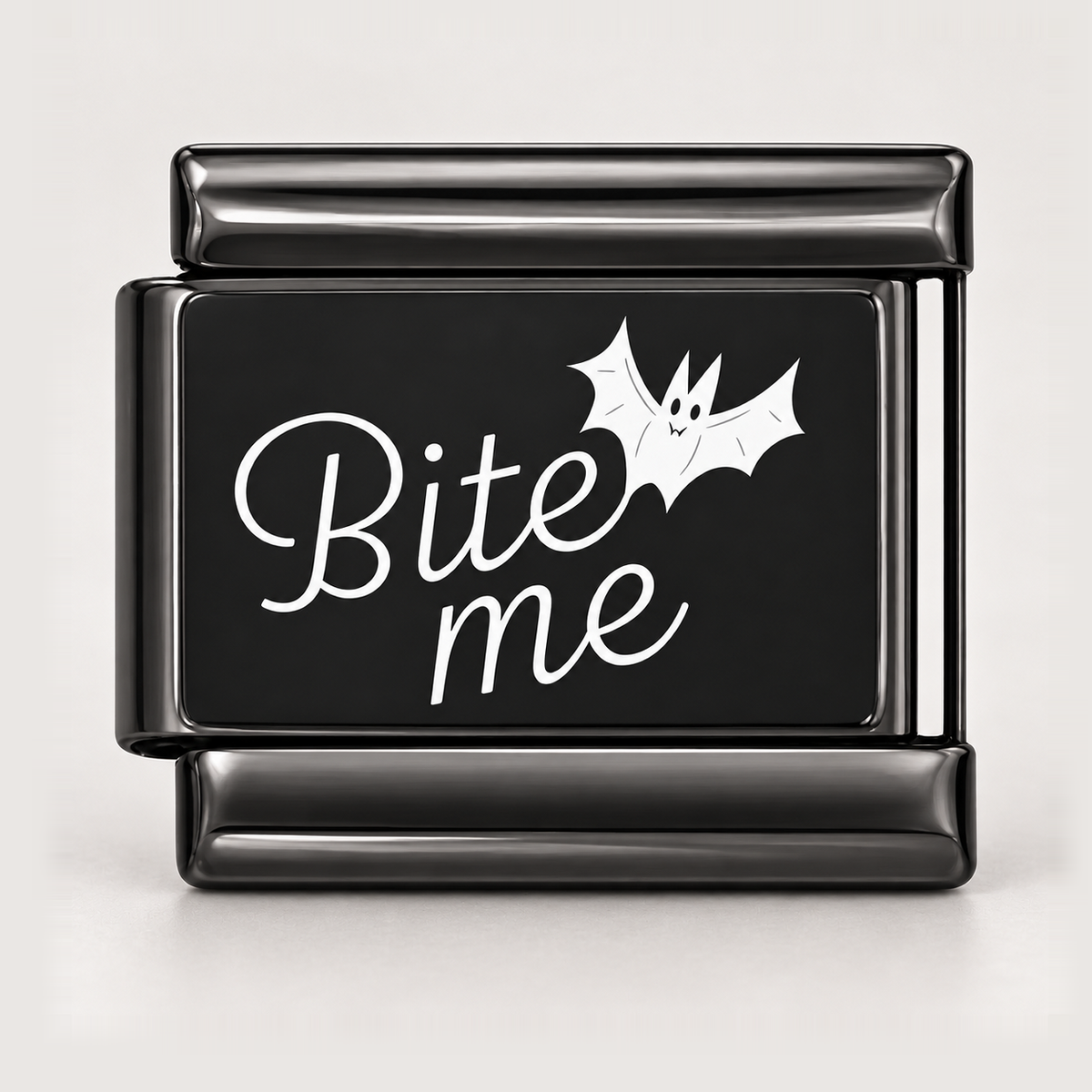 Prívesok čierny nápis Bite me s netopierom