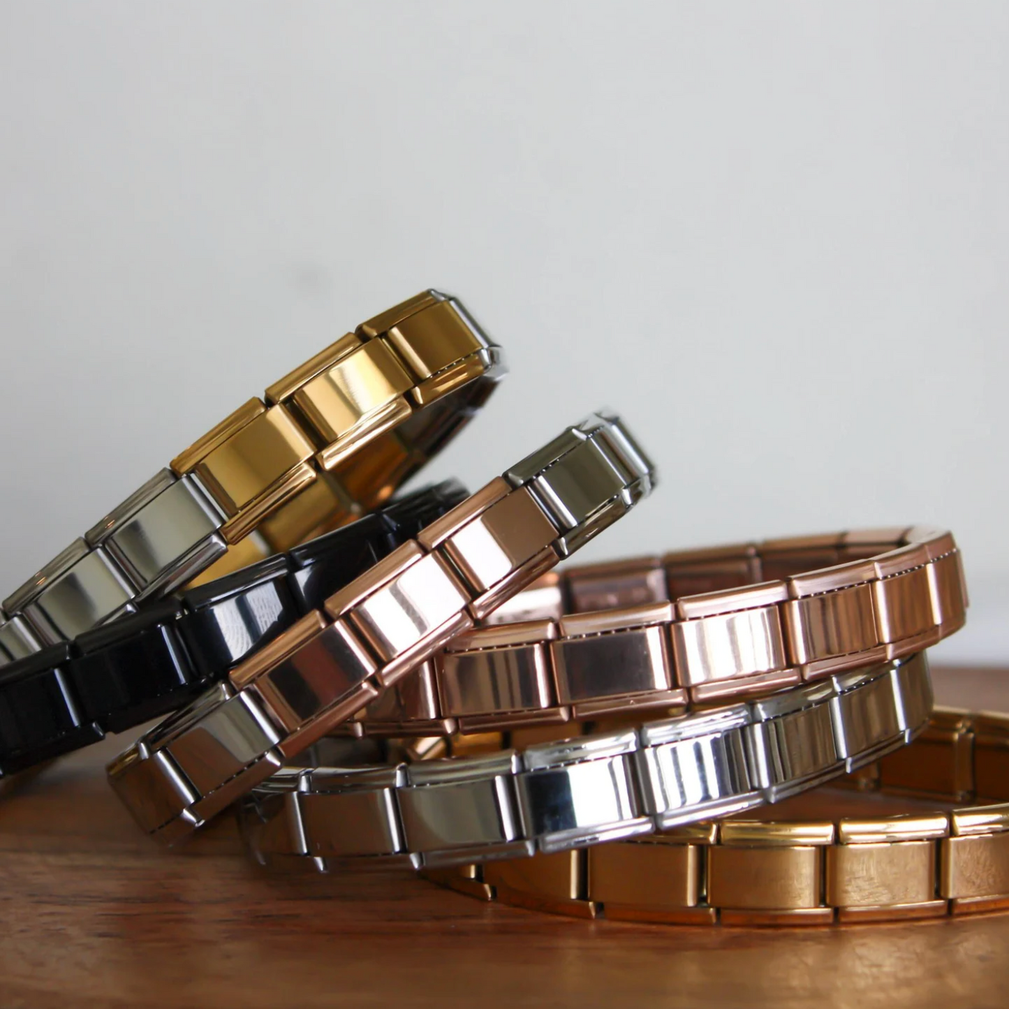 Náramok v odtieni ružového zlata